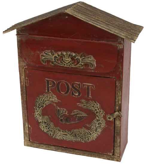 Vintage Postkasten in Antikrot im nostalgischen Landhausstil