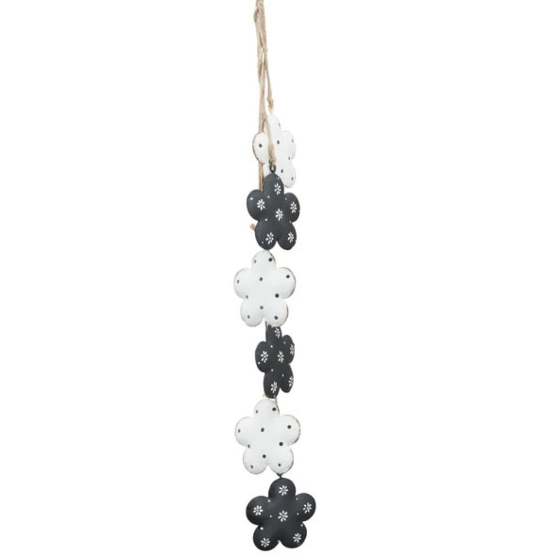 Blumenkette aus Metall in Weiß & Schwarz – moderne Fenster- & Wanddekoration