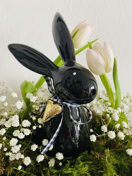 Osterhase aus Keramik zur Wahl schwarz oder weiß ca. 10,4x7,4x19,6 cm