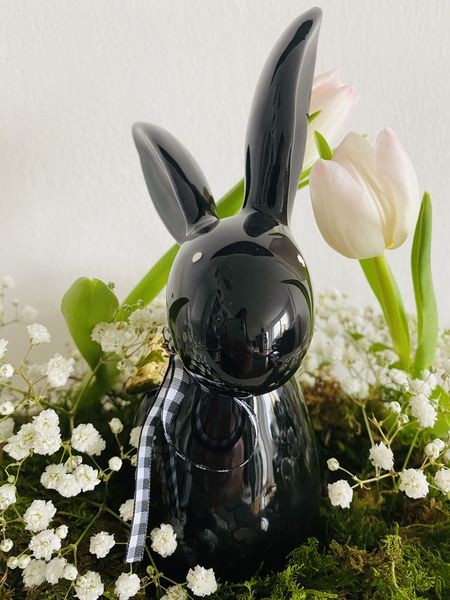 Osterhase aus Keramik zur Wahl schwarz oder weiß ca. 10,4x7,4x19,6 cm