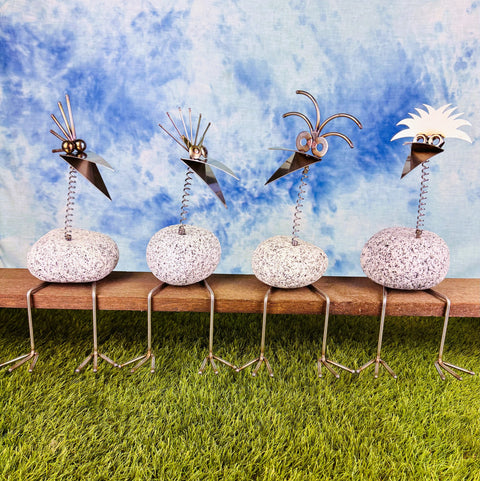 Steinvogel Kantenhocker Wackelkopf aus Granit und Edelstahl Naturstein Deko