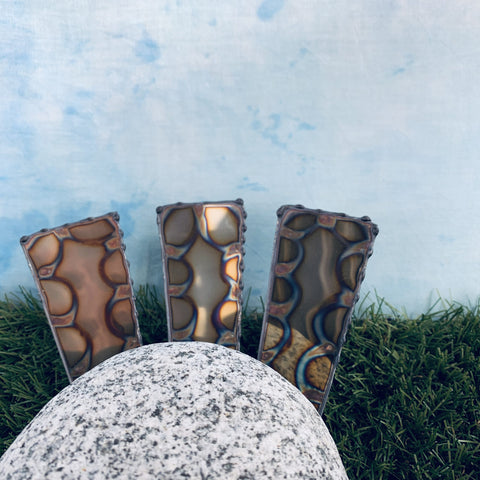 Steinvogel sitzend aus Granit und Edelstahl Naturstein Deko