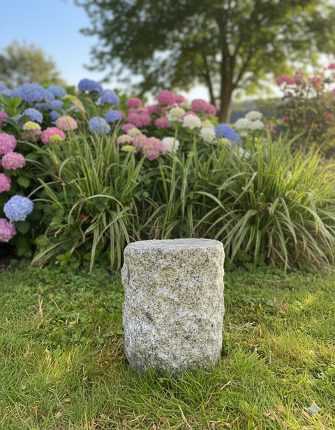 Granit-Standfuß für Vogelbäder – massiv & frostfest