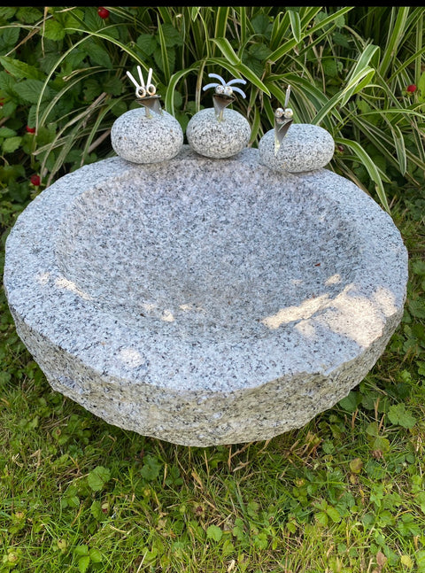 Vogelbad Granit rund ca. 34 cm mit 3 Steinvögeln Granit und Edelstahl