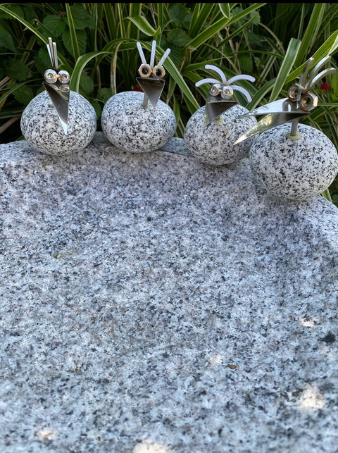 Vogelbad Granit rund ca. 34 cm mit 4 Steinvögeln Granit und Edelstahl