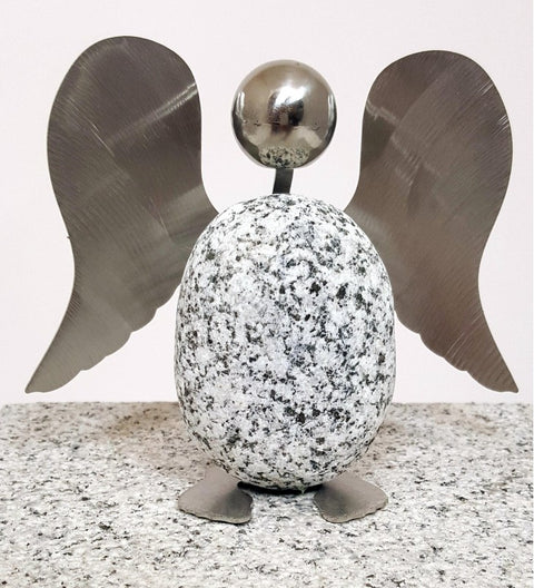 Engel ca. 10cm hoch aus Granit und Edelstahl
