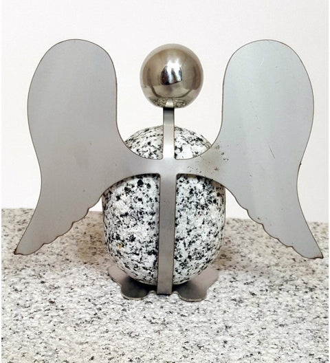 Engel ca. 10cm hoch aus Granit und Edelstahl