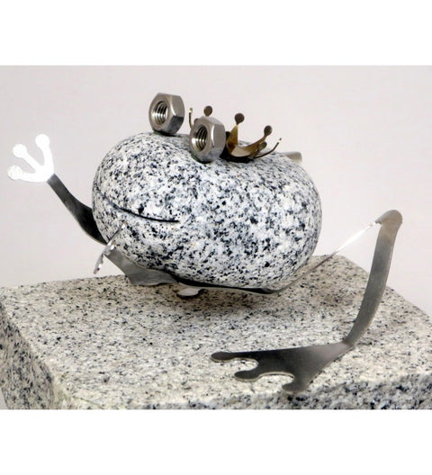 Steintier Frosch Kiss me aus Granit und Edelstahl