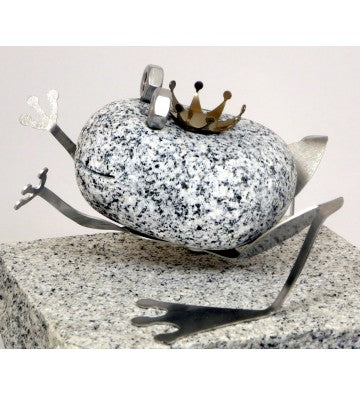 Steintier Frosch Kiss me aus Granit und Edelstahl