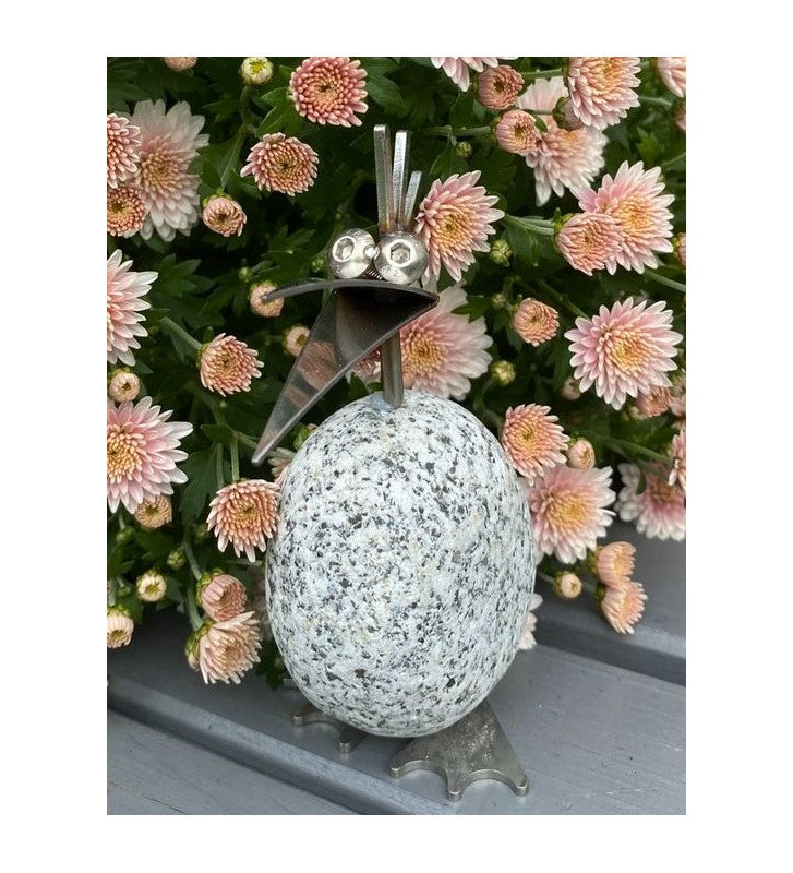 Steinvogel Küken aus Granit und Edelstahl Naturstein Deko