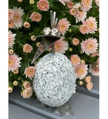 Steinvogel Küken aus Granit und Edelstahl Naturstein Deko