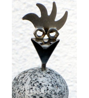 Gartenstecker Steinvogel Küken aus Granit und Edelstahl 68 cm wetterfest