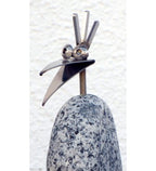 Gartenstecker Steinvogel Küken aus Granit und Edelstahl 68 cm wetterfest