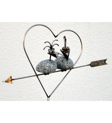 Gartenstecker Steinvogel Pärchen im Herz auf Pfeil ca. 140cm aus Granit und Edelstahl